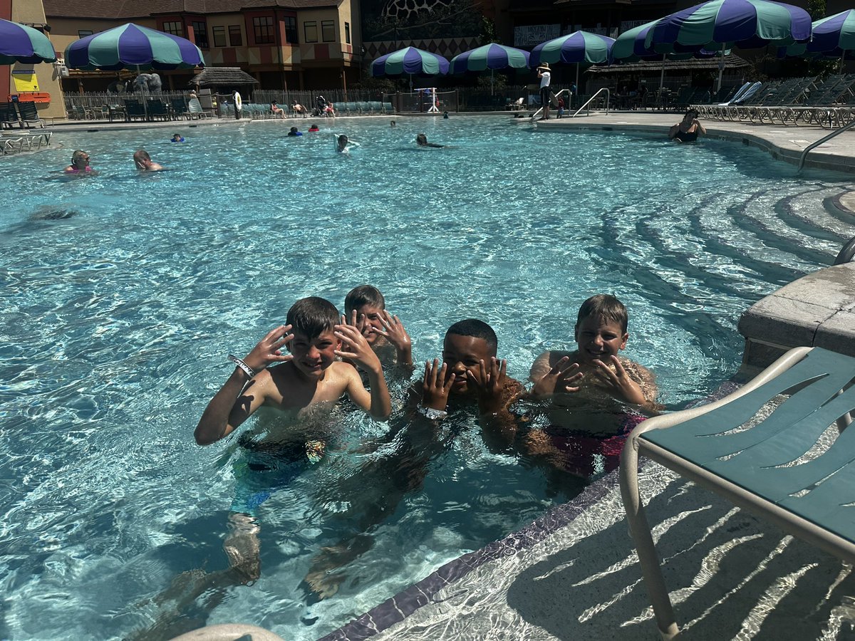 TaraFlowers22's tweet photo. Just some 11 year old fun!!! Bros…. what more can I say….. so much fun!! #lotsoflaughter #tobeakid #birthdayrequest #milkshakemust @CoachMFlowers https://t.co/tdDljXJpw3