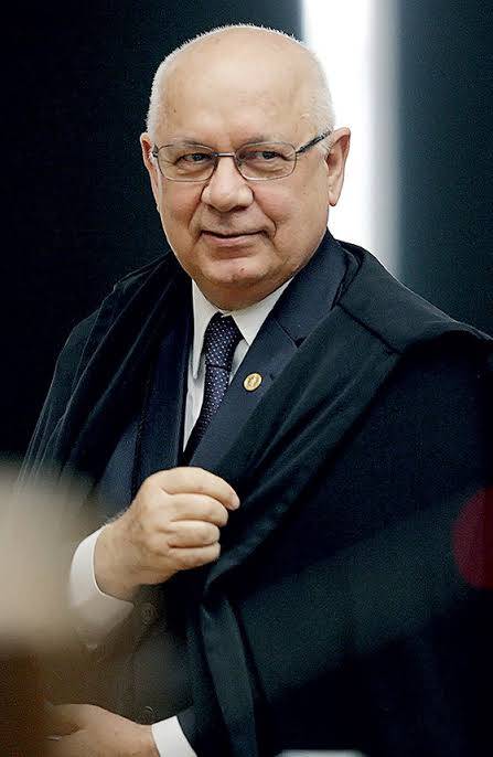 A  probabilidade de um avião cair é de 1/2.000.000. A probabilidade de um  avião com dois motores cair é ainda menor A probabilidade de isso  acontecer com um ministro do STF nas vésperas de homologação da delação  da Odebrecht é quase impossível de ser calculada.
foi executado ?