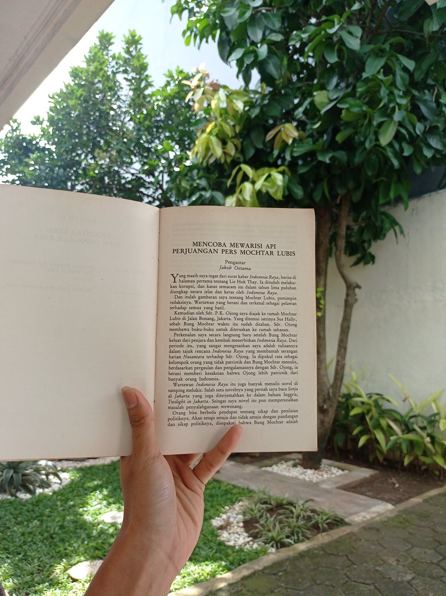 Mochtar Lubis; Wartawan Jihad.

Tahun 1992.
527 Halaman.

Harga 110.000.
Minat? 

Order:
✓DM or Klik link WA bit.ly/3j7xCvJ