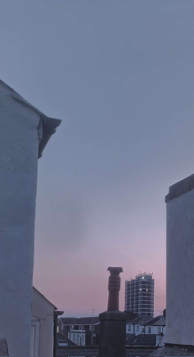 @BBCSouthWeather  Sunrise over #Bognorregis at 4.11am 07/06/2023 ... from sleepless in West sussex