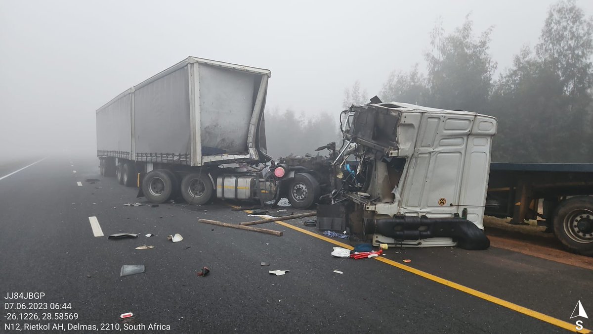MambaBroodryk's tweet photo. Morning all mist is still very bad on the N12 going to joburg very bad accident direction to benoni drive with caution trucks involved.
#MPTRAFFIC
@Road_Angels_SA @TrafficRTMC @FatalMoves @BOSBEER2006 @JusticeMEB https://t.co/ce8kN8Reui