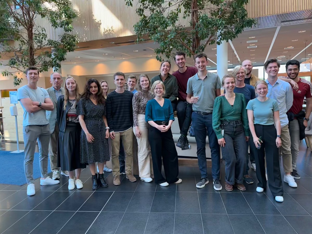bo_feb's tweet photo. Gisteren waren we uitgenodigd bij de @FNV. We leerden van vz @TuurElzinga wat het vakbondswerk inhoudt. Daarna praatten we verder over de totstandkoming van cao’s en discussieerden we met het team ‘scheefgroei’ over hoe de ongelijkheid in ons land het beste aangepakt kan worden. https://t.co/jbcGYvmRiT