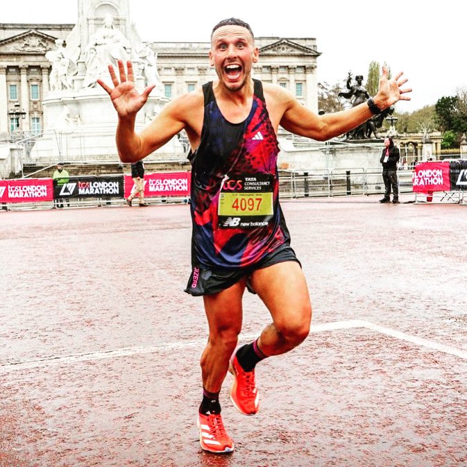 james6suarez's tweet image. Happy Global Running Day 🖤💙

The sport that changed my life 🙏🏽

Try it 🫱🏼‍🫲🏾

#ukrunchat #globalrunningday