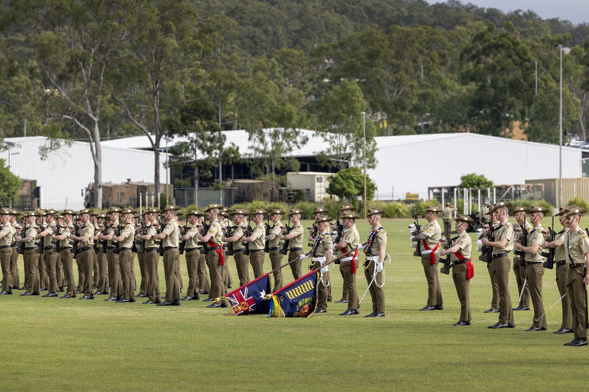 AustralianArmy's tweet image. Yesterday, 6 RAR were formally presented with their new Colours at a parade at Gallipoli Barracks in Brisbane. The event marked the first King's and Regimental Colours to be awarded in Australia since the Monarch's coronation. 

#DutyFirst