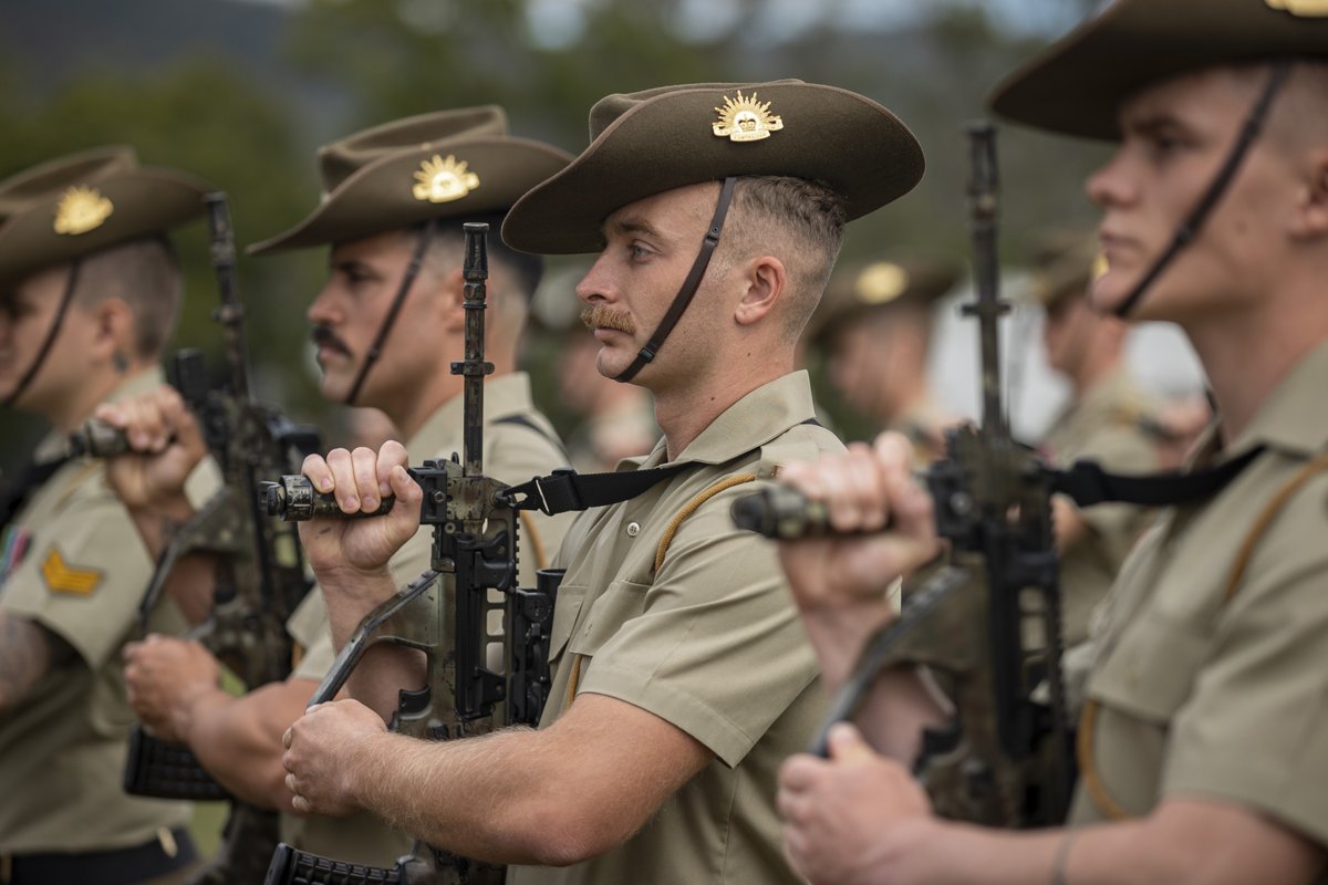 AustralianArmy's tweet image. Yesterday, 6 RAR were formally presented with their new Colours at a parade at Gallipoli Barracks in Brisbane. The event marked the first King's and Regimental Colours to be awarded in Australia since the Monarch's coronation. 

#DutyFirst