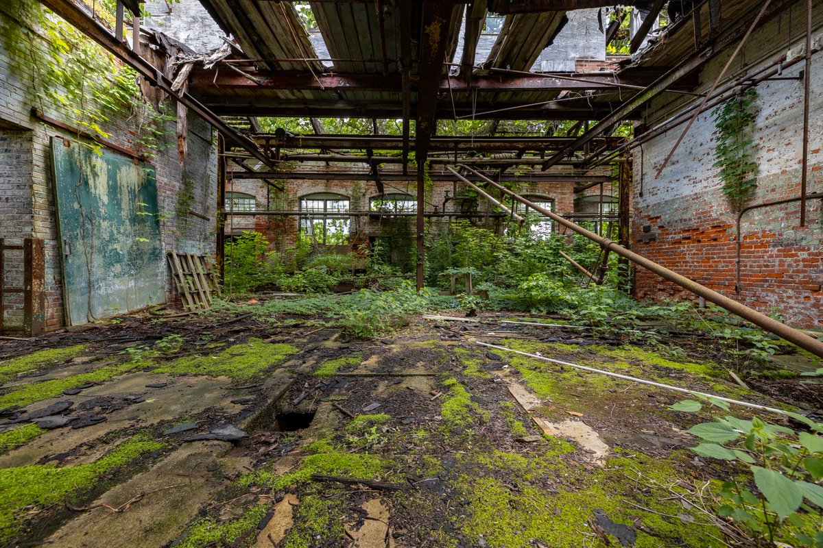 abandonedstate's tweet photo. Oh how I missed exploring on the east coast.
#abanoned #abandonedplaces #urbex #photography #travel #dyinglight #urbanexploration #followme https://t.co/Wd1CkXuNnF