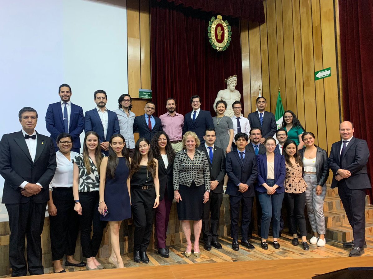 El día de hoy tuvimos el honor de ser invitados junto con residentes de @INCMNSZ_CxV a la sesión solemne de la <a href="/AcademiaCirugia/">AMC</a> 

#INCMNSZSurgery