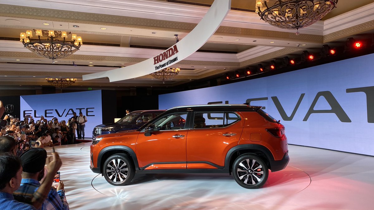 ManAndMotor's tweet image. Finally the #HondaElevate is here. In my opinion design is quite good. Elevate is offered with only 1 Engine option that is 1.5 Litre i-Vtec. The tan interior theme looks plush and premium. Let’s see the pricing and how does it drives.@HondaCarIndia #hondacar