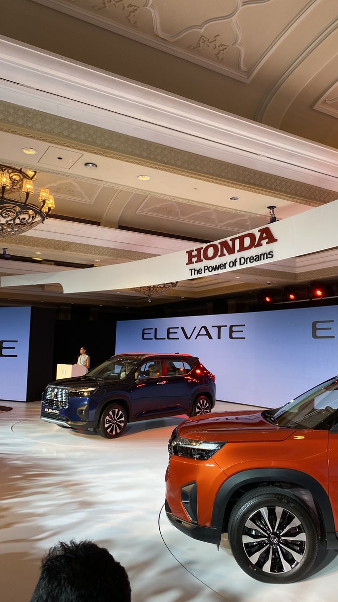 ManAndMotor's tweet image. Finally the #HondaElevate is here. In my opinion design is quite good. Elevate is offered with only 1 Engine option that is 1.5 Litre i-Vtec. The tan interior theme looks plush and premium. Let’s see the pricing and how does it drives.@HondaCarIndia #hondacar