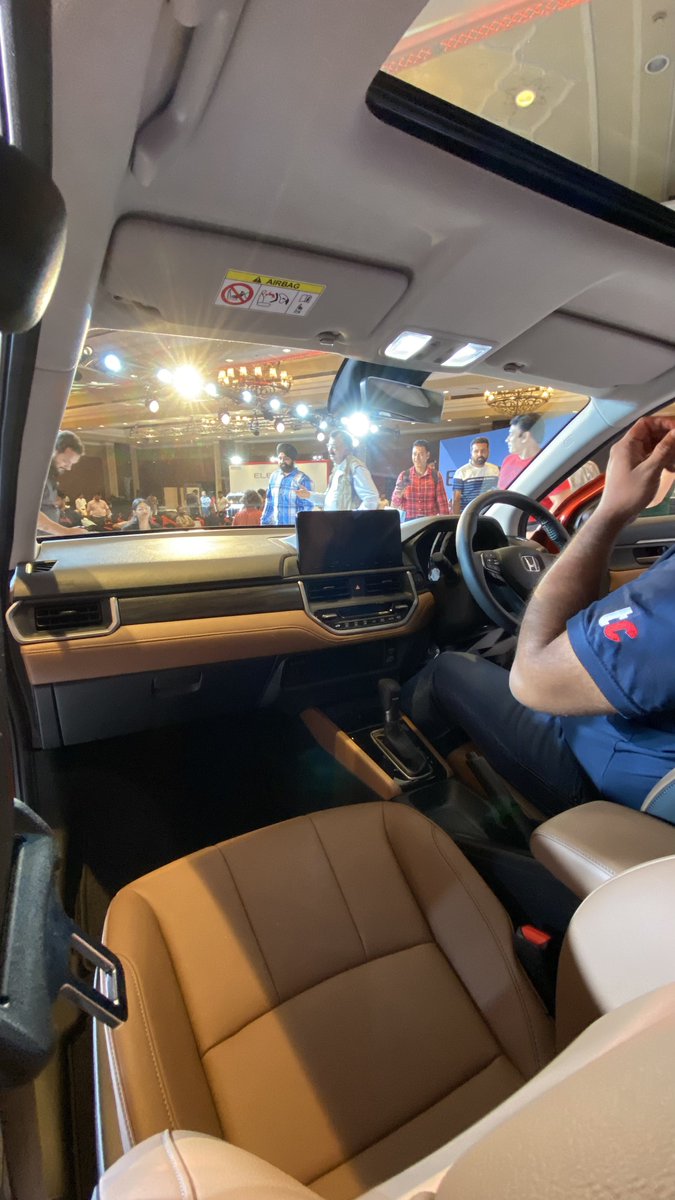 ManAndMotor's tweet image. Finally the #HondaElevate is here. In my opinion design is quite good. Elevate is offered with only 1 Engine option that is 1.5 Litre i-Vtec. The tan interior theme looks plush and premium. Let’s see the pricing and how does it drives.@HondaCarIndia #hondacar