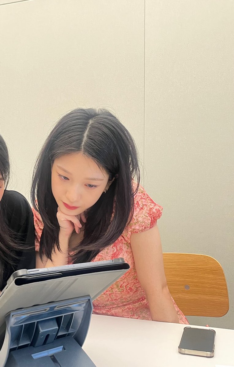 realfromis_9's tweet photo. [#지헌] #백하시_short
#menow vibe party 서연언니 Behind cut 🌸

#fromis_9 #프로미스나인
#Unlock_My_World https://t.co/xgAuscIczW