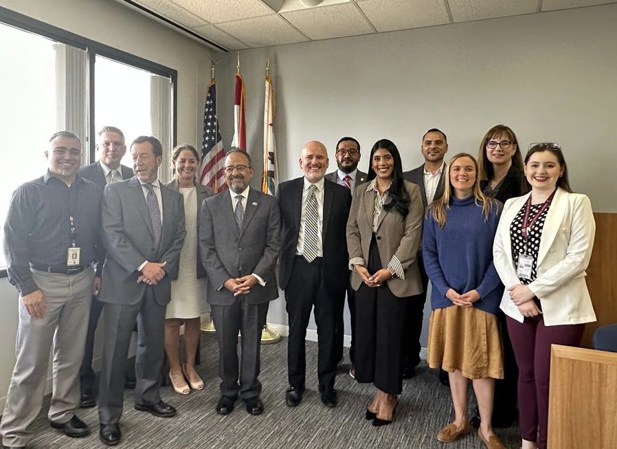 1979acevedo's tweet photo. Que orgullo ser parte del equipo conformado por la Defensoría Pública de Baja California y la de San Diego California, la alianza continúa, vamos a seguir trabajando en favor de la región fronteriza, Defense !!! @SanDiegoCounty @ConsulMexLan  #consejeriaJuridicaBC https://t.co/2NOu48U8x6