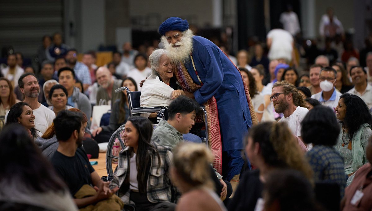 #InnerEngineering Completion in Atlanta. Over 4000 participants & volunteers on the path of self transformation. -Sg