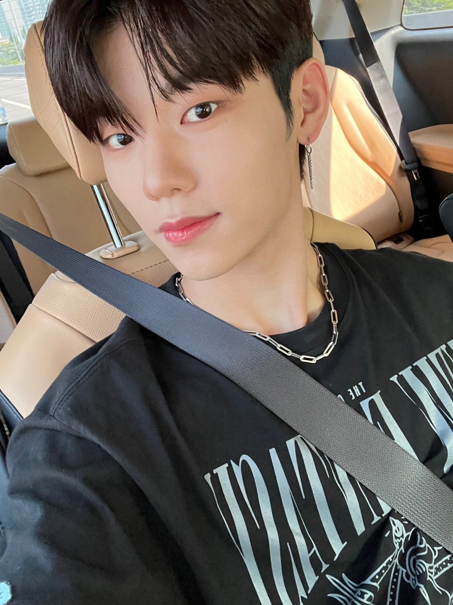 yeonduplanet's tweet photo. 셀카고수다됏다..........
😭😭😭🤯🤯🤯😱😱ㅜㅠㅠㅠㅠㅠㅠ https://t.co/pEnm6hqERY