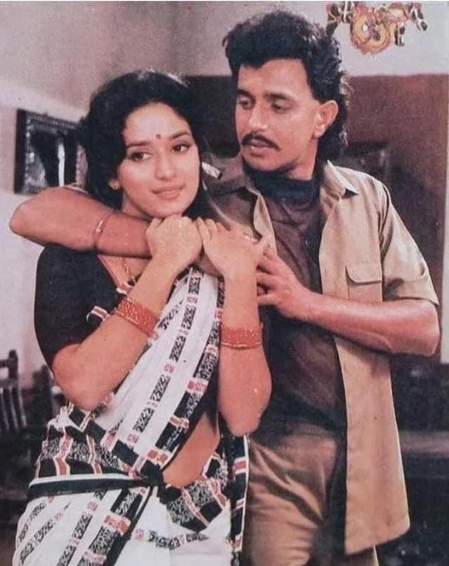 multistarsjbp's tweet photo. #Mithun & @MadhuriDixit in a scene from #PremPratigya(1989). The movie was a Superhit at the box office and the same year this jodi had two hits #ilaaka(1989) and #Mujrim(1989). https://t.co/BlnCoDQtT1