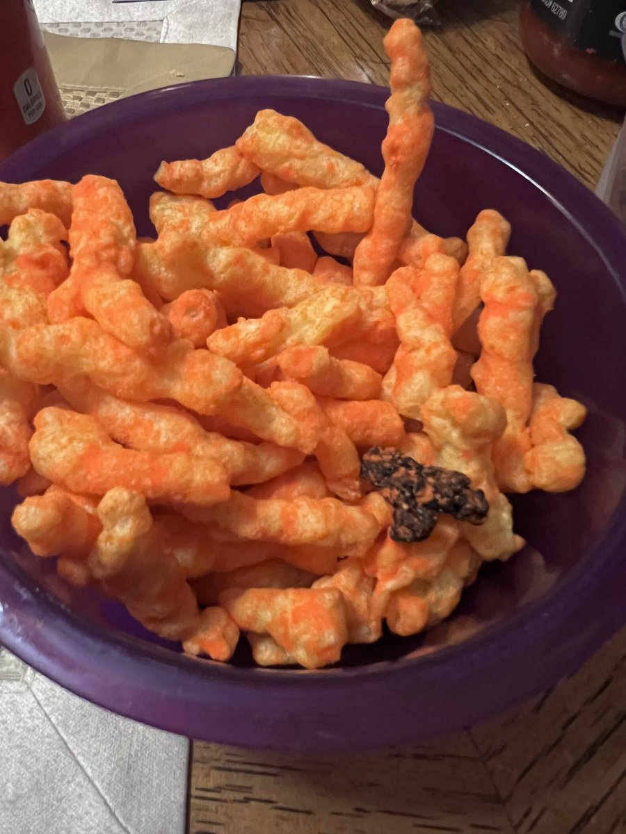 biz_magic's tweet photo. Opened a fresh bag of #Cheetos and got a piece of burnt piece @ChesterCheetah https://t.co/nVCNuXpSFB