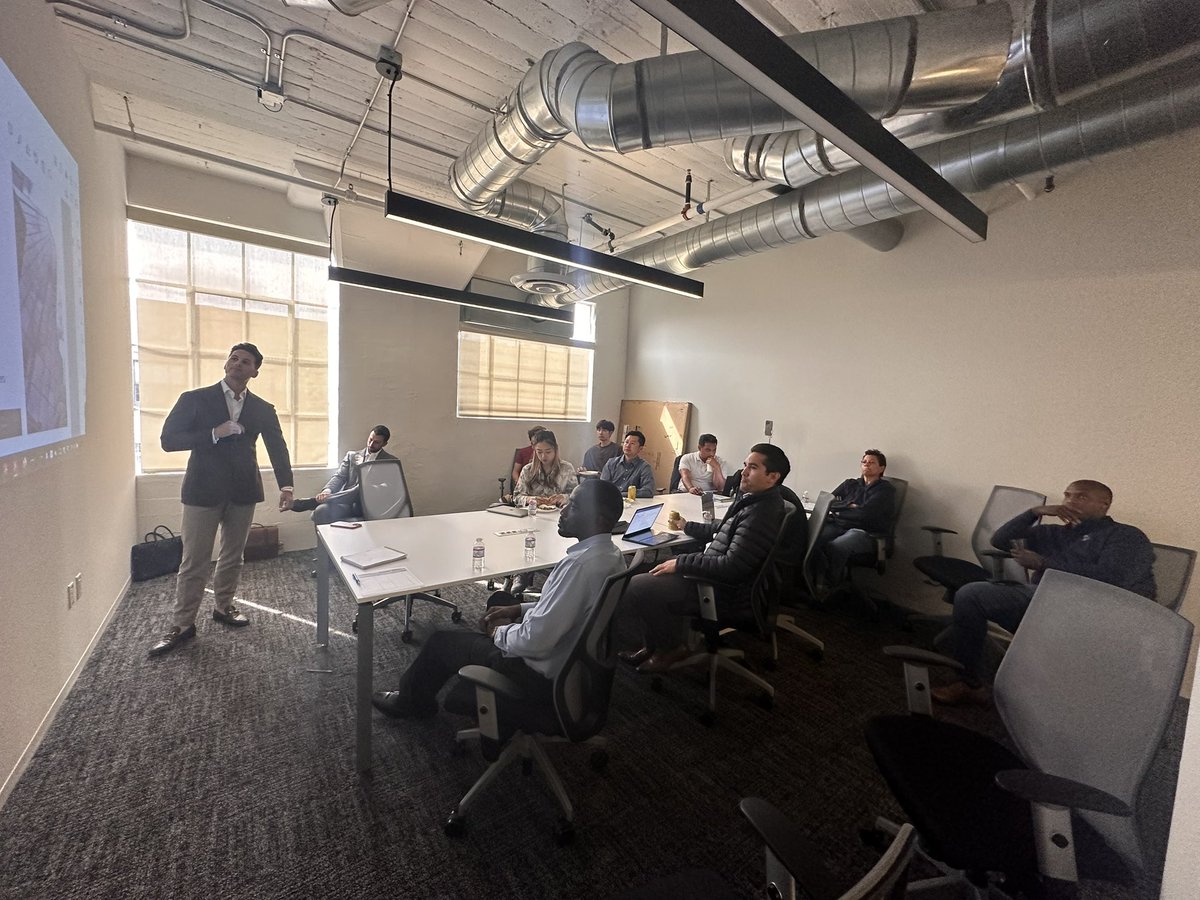 VVRealtyGroup's tweet photo. Great talk with Kingsbarn Capital today on #1031Exchange #DST investments. https://t.co/8epklAXjLm
