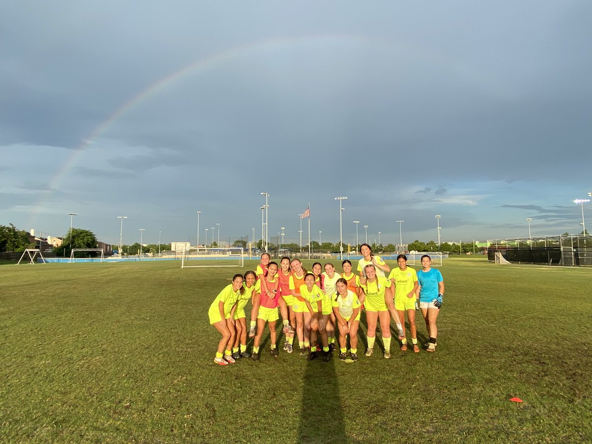 coachkevincross's tweet photo. Look at the pot🍯 of gold👑 at the end of the 🌈 …
.
RISE 2️⃣0️⃣0️⃣8️⃣ Girls Academy⚽️ and RISE 2️⃣0️⃣0️⃣6️⃣ Girls Academy⚽️!
.
#risegirlsacademy #risesc #risetogether #girlsacademy #positiveculturewins https://t.co/nPHG4xV7Zv