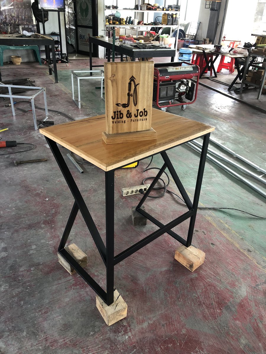 Butuh meja custom? Monggo wa 08976805445

#furniture #industrial #industrialfurniture #bengkellas #mebel #jember #surabaya #malang  #jogja #bandung #jakarta #ganjar #anies #prabowo