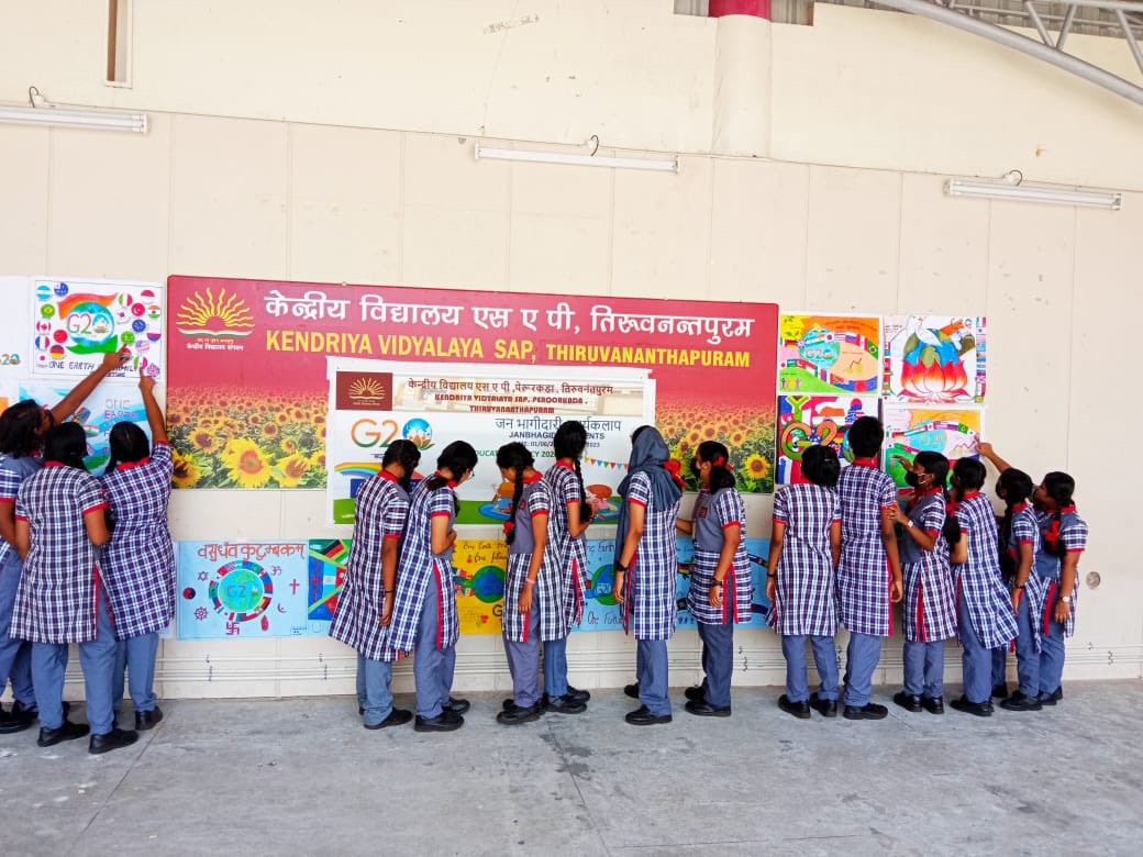 EduMinOfIndia's tweet photo. #G20India: Students of Kendriya Vidyalaya SAP, Thiruvananthapuram, mesmerize with their imaginative artwork, bridging culture and promoting unity through the lens of G20. Catch glimpses of the art exhibition here! #G20janbhagidari #G20Edu4all https://t.co/cUQdhBMS6g