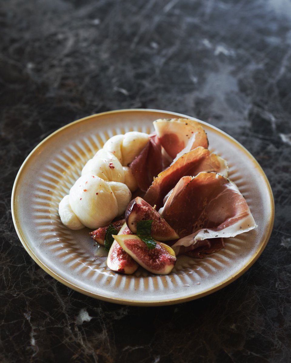 PopoloBris's tweet photo. Did you know - We are open from 4:30pm on both Saturday and Sunday - perfect for those post and pre @qpac shows.
Once you're here, feast on a new addition - Treccia (Braided Mozzarella) with White Balsamic and Honey Figs with Smoked Prosciutto. 
https://t.co/8sYL9Ac1dj https://t.co/k4j5jT9Nbz