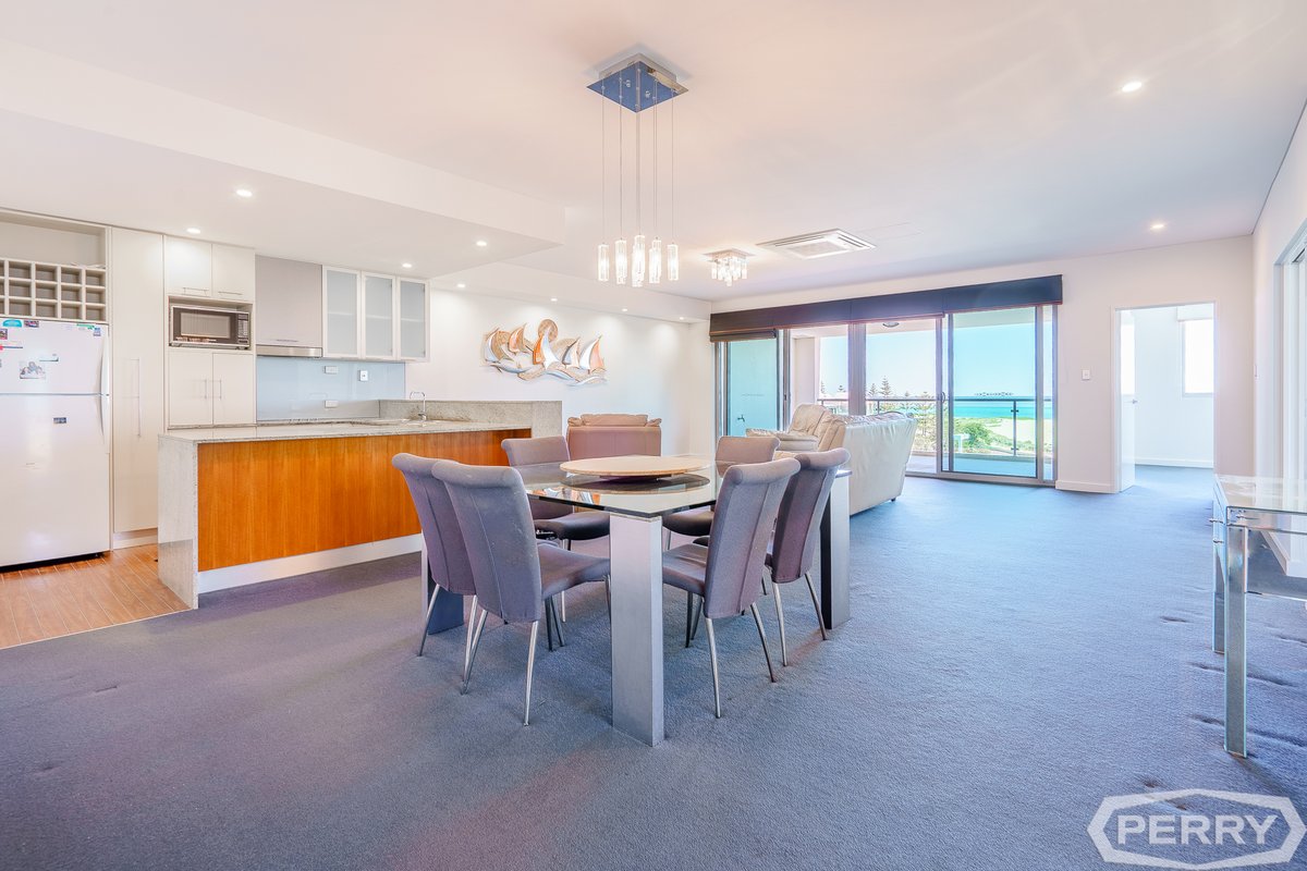 PerryMandurah's tweet photo. This top floor luxury apartment comes with incredible north-facing ocean views &amp; access to resort facilities including tennis court &amp; infinity pool overlooking the Beach. For more information visit: https://t.co/icVSH5aPyU or call Barry Mitting direct on 0414 475 607 today https://t.co/7vcAhVZins