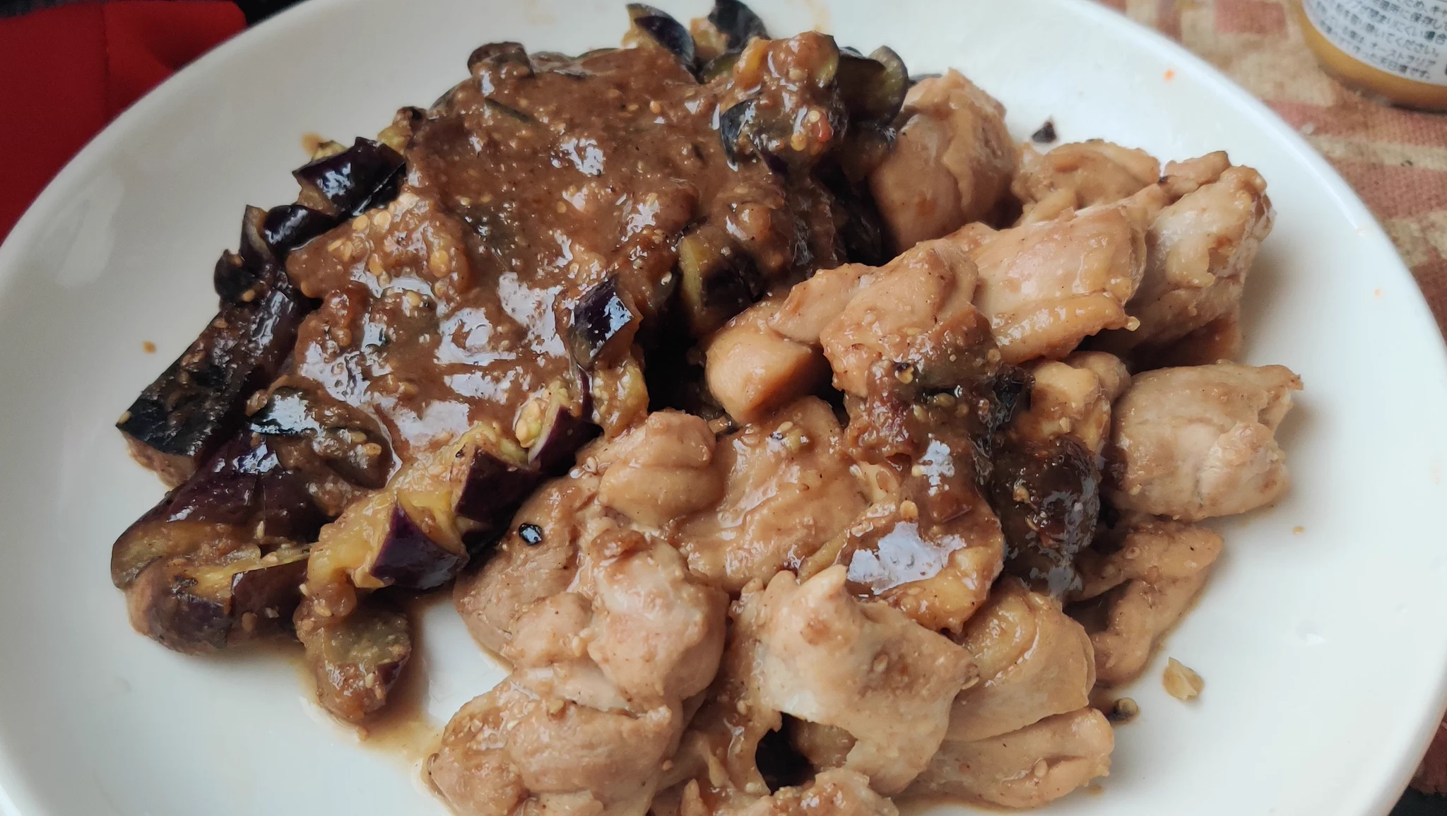 昼飯に作ったがめっちゃ美味い。一部のナスは切込み深くしすぎてバラバラになっちゃった。  