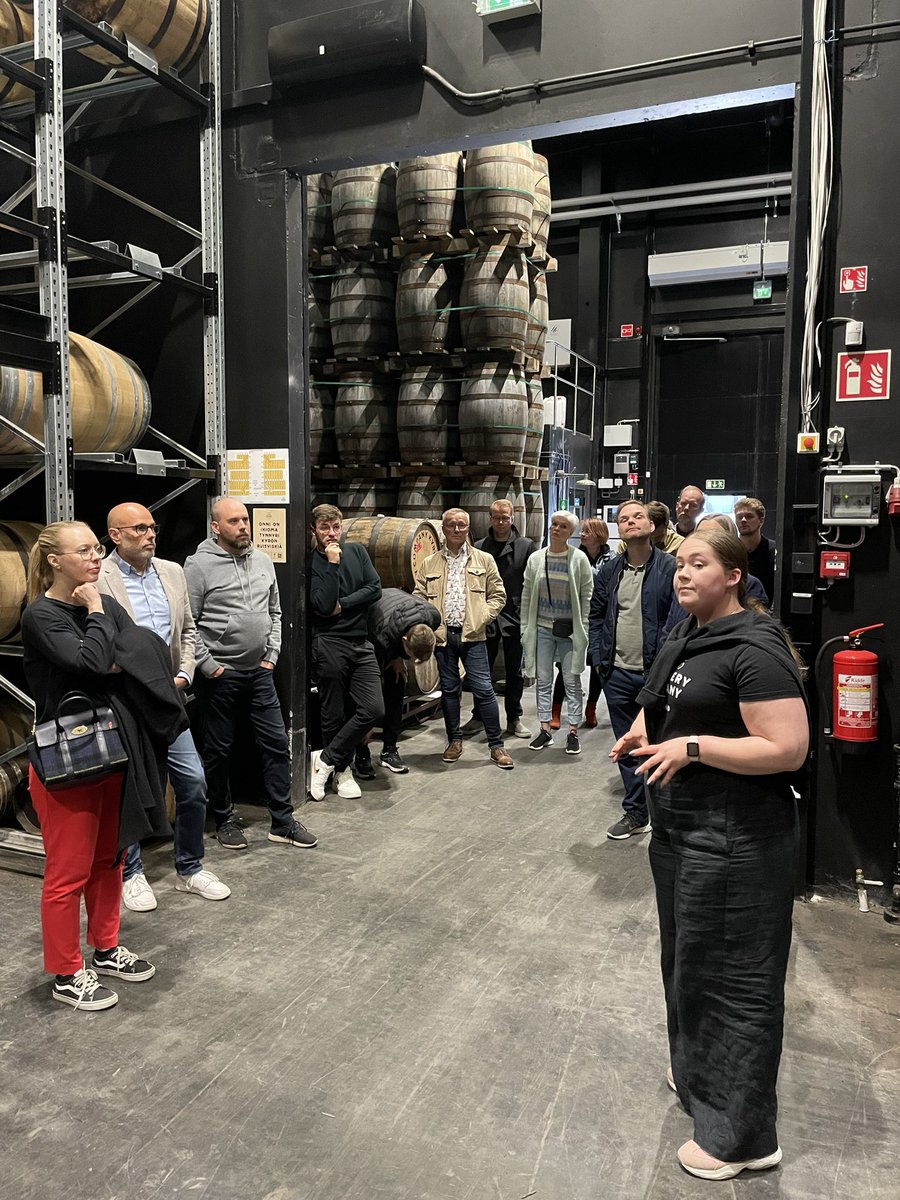 Eilen avattiin @taloushallinto ’ kesäpäivät reissulla <a href="/Kyrodistillery/">Kyrö Distillery Company</a> ’n kotiin🥃

Halusimme elämyksen ja kokemuksen lisäksi antaa kaikille konkretiaa mukaan pienen pussukan muodossa. Viskin parhaat maut saadaan näin esiin myös kotisohvalla😊👍

#talkesäpäivät #oleritari