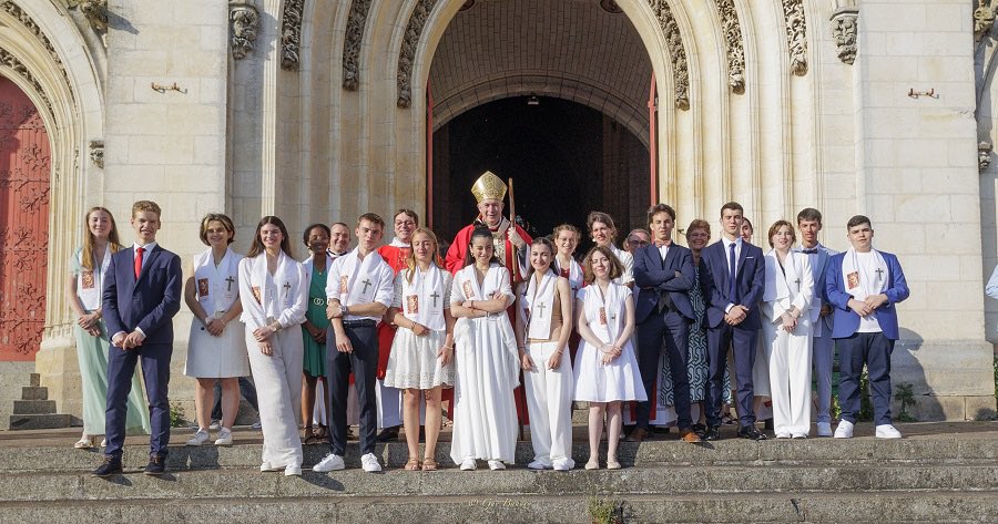 Retrouvez quelques photos des confirmations d’adultes et de jeunes au jour de la #Pentecote2023 => eglise-niort.net/Quelques-photo…