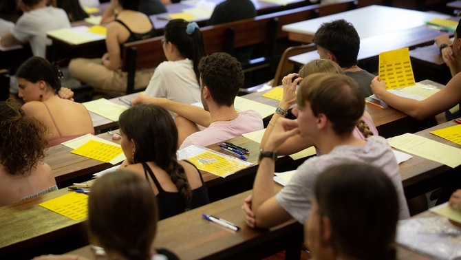 3CatInfo's tweet image. Comença la selectivitat: més de 41.000 alumnes s&apos;examinen durant tres dies
ccma.cat/324/comenca-la…