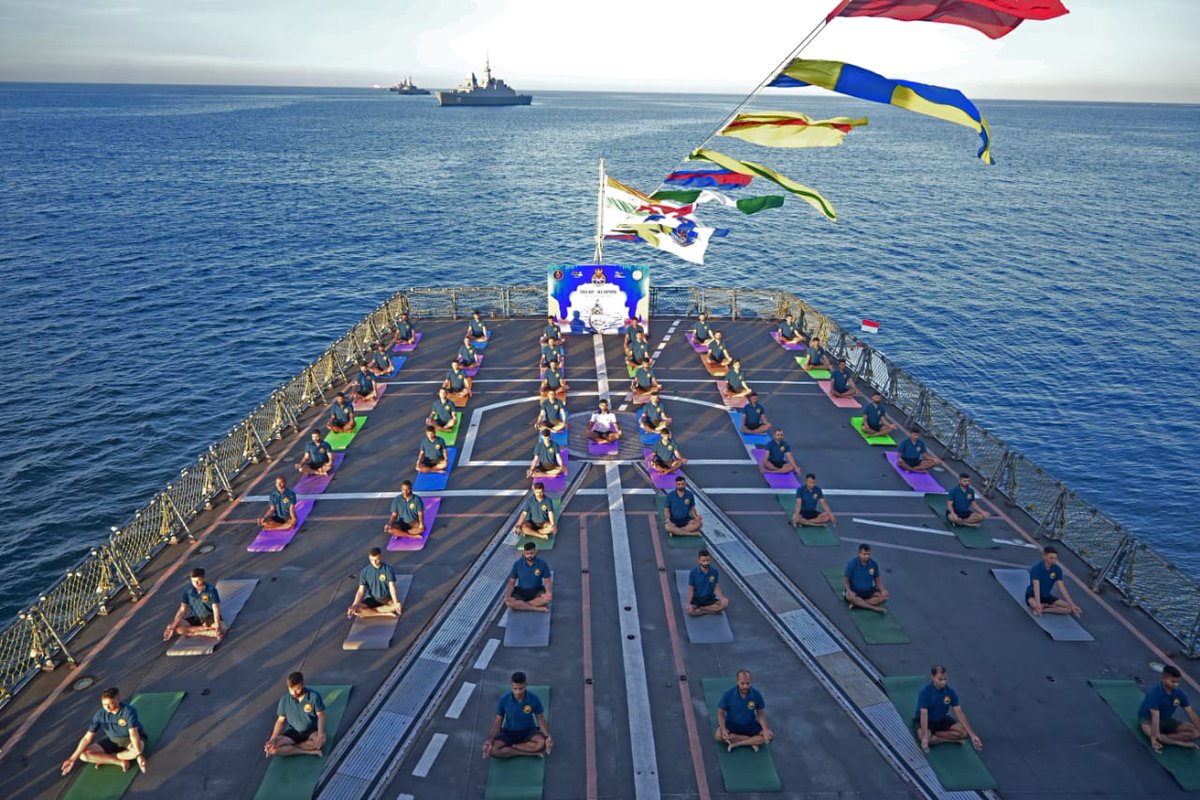In the lead up to #IDY23, INS Satpura, deployed to Makassar for IFR and 4th MNEK undertook Yoga onboard, spreading the message of the benefits of yoga towards leading a healthy lifestyle.