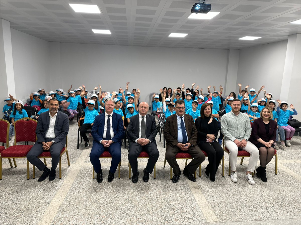 ankara_csb's tweet photo. Çevre Haftası Etkinlikleri.
2. Gün...
Mamak Şafaktepe İlköğretim Okulu.
Çevre Müfettişi Eğitimi. https://t.co/4R8mJHDTwT