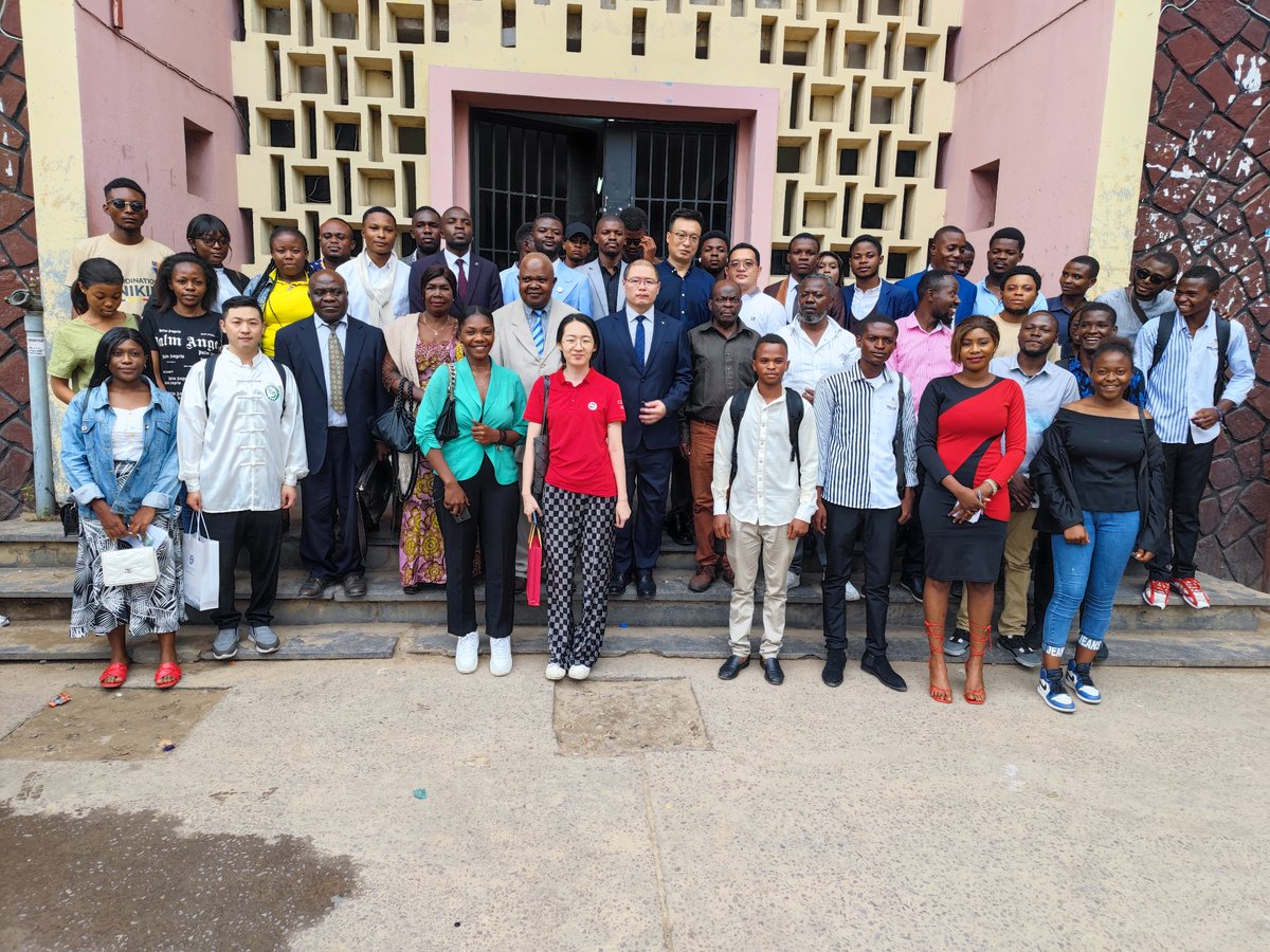 CI_RDC's tweet photo. Le A4 février 2023, Cours d'essai à l'Université de Kinshasa, en compagnie du Doyen de la faculté des Lettres. https://t.co/ic0GJw6MHB