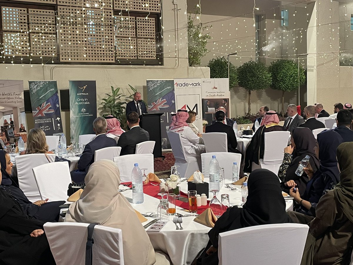 AusAmbKSA's tweet photo. أسعدني ان أستضيف حفل عشاء @ASBF_2030  الذي يعرض صادرات 🇦🇺 الرائدة عالميًا ومجالاتها الجاذبة كوجهة استثمارية.

يوفر إقتصاد المملكة العربية السعودية الأسرع نموًا في مجموعة العشرين وتنوعها الإق��صادي فرصًا كبيرة لكل من 🇦🇺 و🇸🇦 لتوسيع مجالات التجارة والاستثمار بينهما . MD🇦🇺 https://t.co/PRxqBemfJm