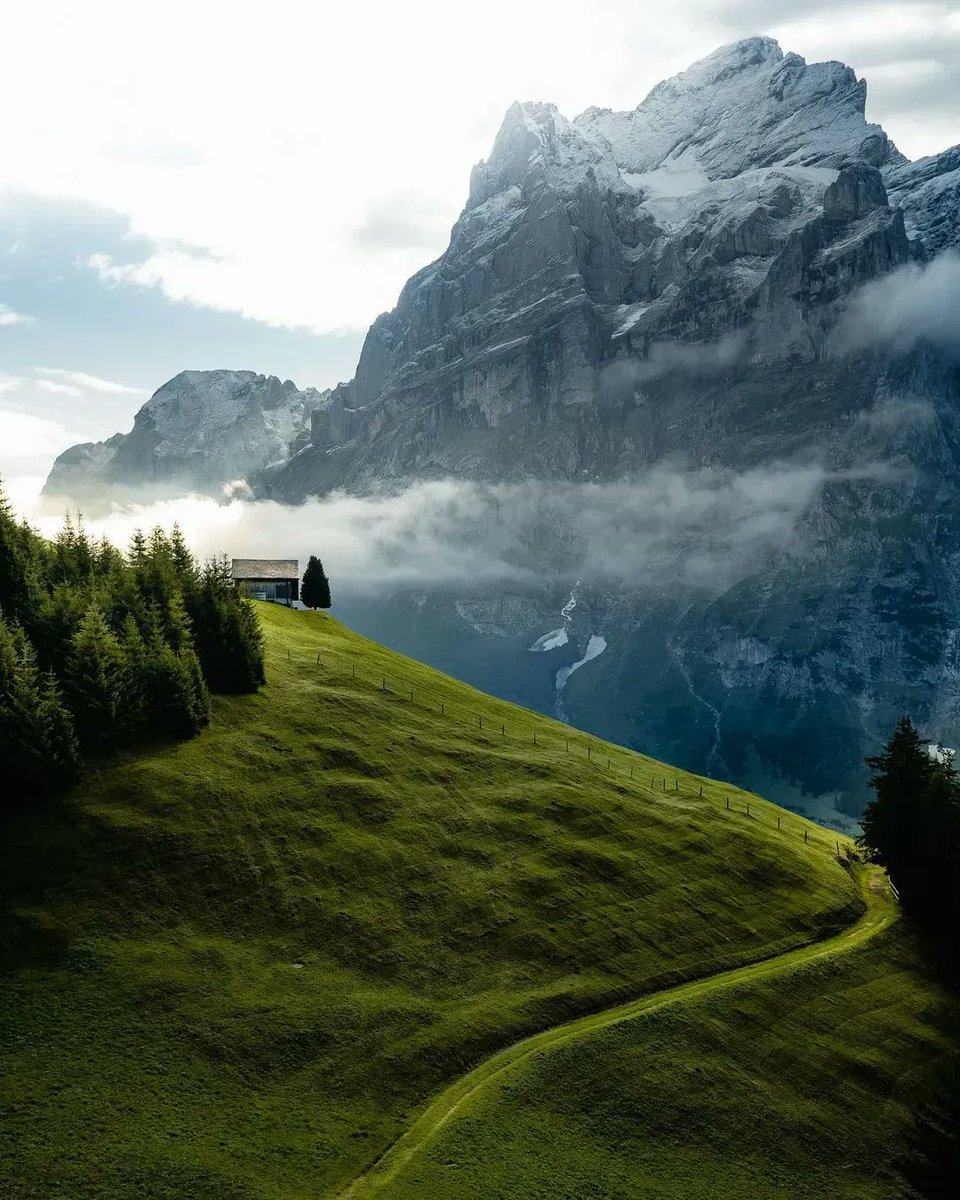 the hiking season has started! are you ready? ⛰️ 🥾 
jungfrauregion.swiss/en/summer/see-… 

@grindelwald_eiger | @madeinbern | @myswitzerland

#DiniWält #jungfrauregion #mountains #hiking #grindelwald #madeinbern #InLOVEwithSWITZERLAND

Photo 📷 instagram.com/aventouro