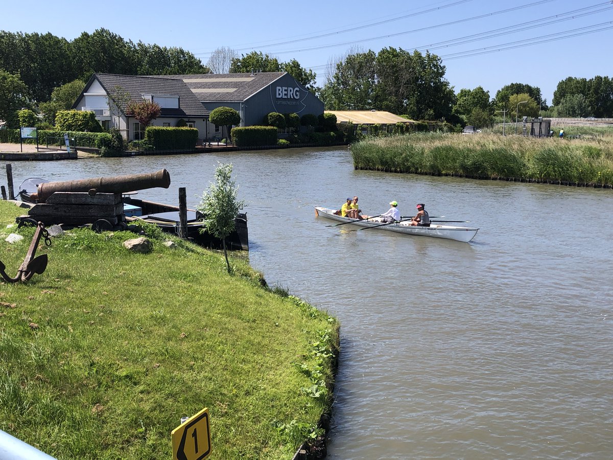 Over een week die prachtige Haegsche Bluf Marathon. Een week geleden hebben we het traject verkend. Elke haal genoten. En bij de verplichte stop in #Schipluiden ook van dadeltaart. Inschrijving sluit overmorgen. hbm.rvdelaak.nl #HBM #marathonroeien #roeimarathon