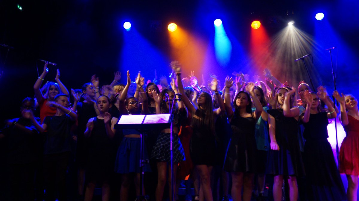 Une année qui s'achève avec un concert incroyable salle Juliette Greco #team de rêve # des élèves exceptionnels# un immense merci à vous tous #