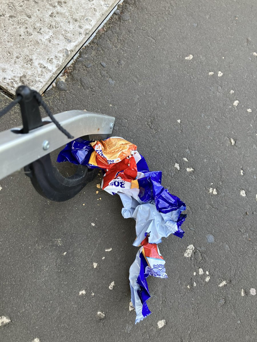 @_pickuplitter on duty ✅ Saw, picked, binned. Today’s pick: it makes a difference. @KSBScotland #WashYourHands                  @CleanUpScotland @ZeroWasteScot @PlasticPollutes @Plasticsimpact