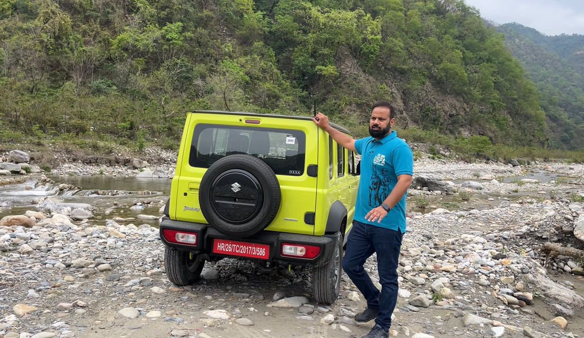 ManAndMotor's tweet image. So, Finally Prices of #Jimny are out. 12.74 Lakhs INR (Ex-Showroom) for the base (zeta MT) and 15.05 Lakhs INR for the Alpha AT DT.

In my opinion, there isn’t much price difference between the base MT and Alpha MT.

Seems like maruti is targeting to sell the top variant more.