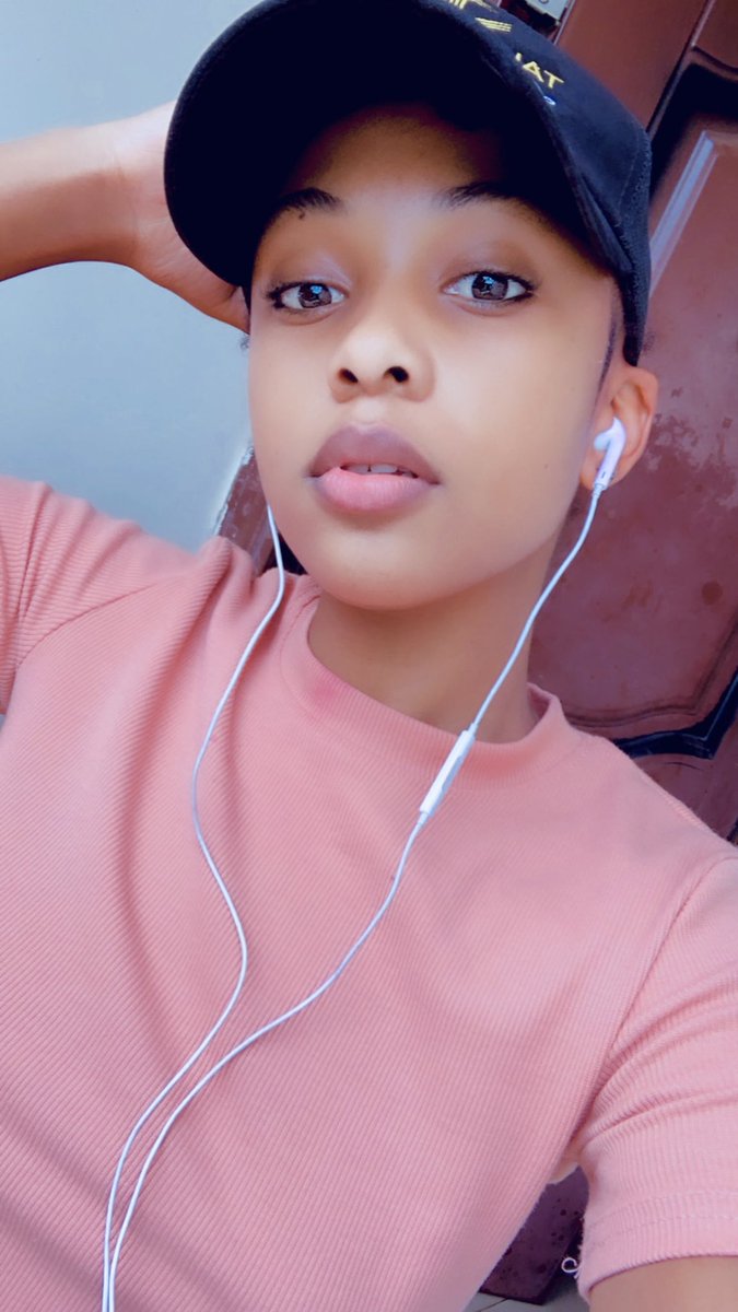 Cyancute's tweet photo. Naomba uka #retweet my pinned post yangu dear 😘

Pia uki retweet weka Twitter handle yako Niku follow back 👇 https://t.co/0K98ekxmsj