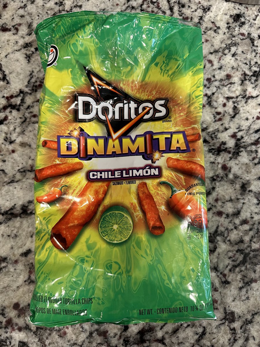 joshnotonx's tweet photo. Looks like we know which flavor is Wendy's favorite. @Top3Show #doritos https://t.co/7ciEQ5VB80