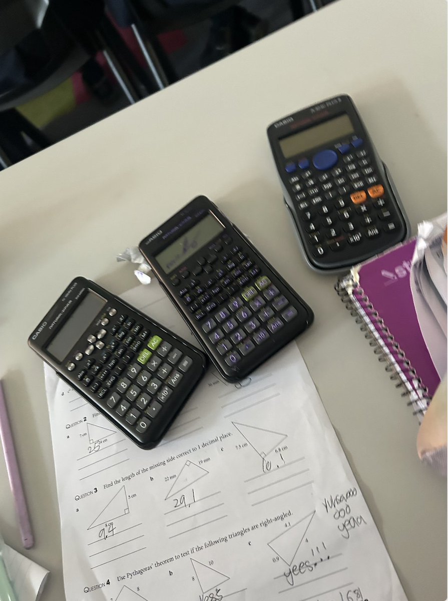 aphygroovit's tweet image. CALLUCUUULAATOOR BESTFRIEEENDSS!!!! &gt;w&lt; #mathclass #ilovepearl #pearl #stevenuniverse #CALCULATOR @zartushimi