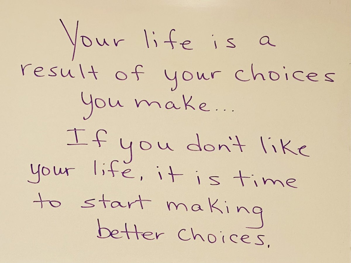 AmyOxentenkoMD's tweet photo. The #Baldwin5 #WallofWisdom at @MayoClinic!
🌟Life is a series of choices.
🌟Make good ones! https://t.co/TVbEuDWwce