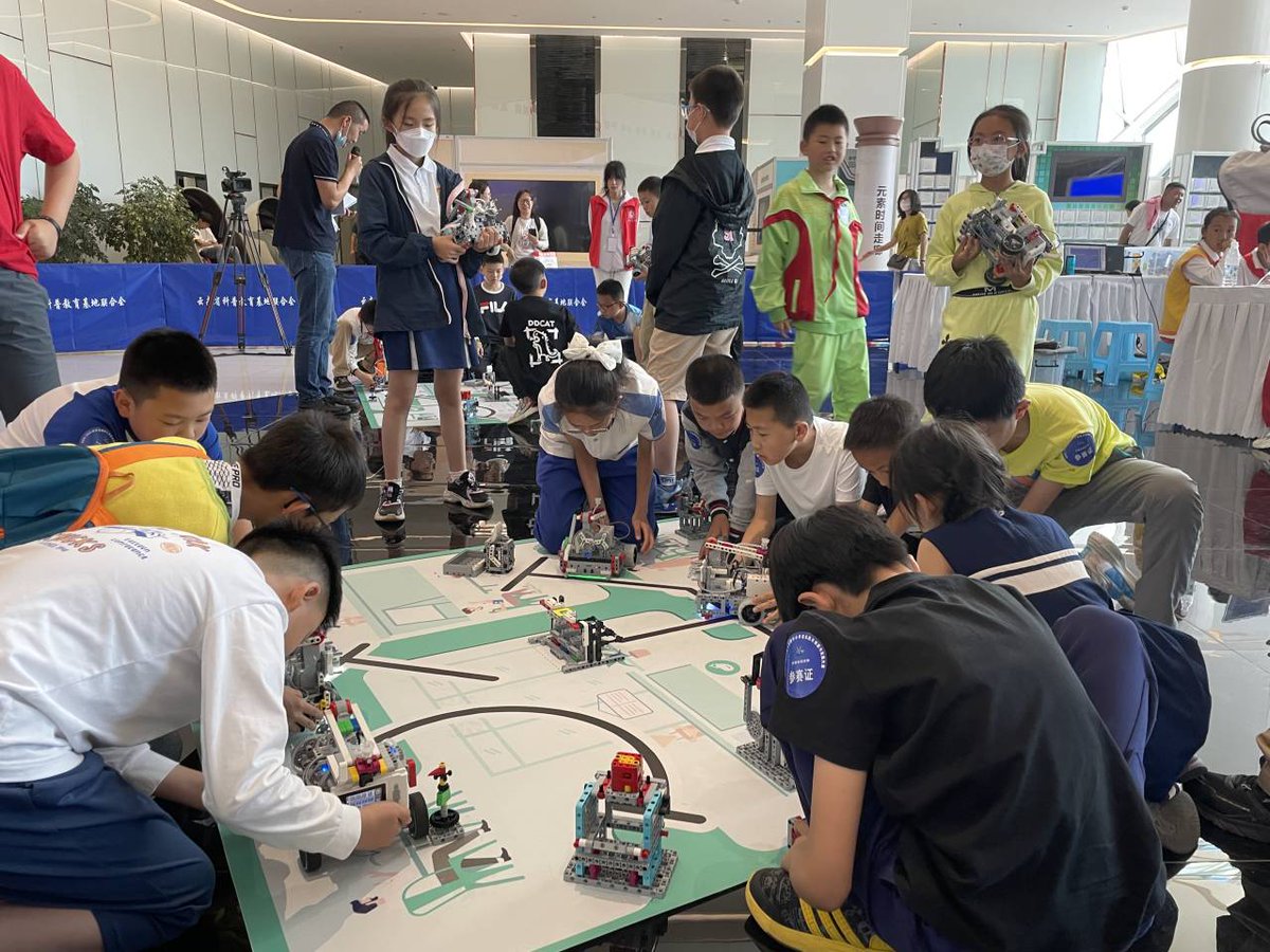amychan301's tweet photo. Looking back the children in contest.
Learning coding, learning competition , that is an important thing in grow up of children.
#Robot #Competition #STEM #RobotCompetition #Coding #SuperTrack #Programming #Scratch #STEMEducation #Education #ZMROBO #Kids #Platfrom #Contest https://t.co/GWsjPklnye