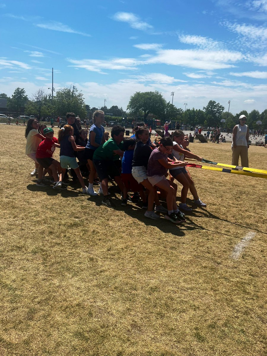 Miss_Bennett7's tweet photo. Room 205 takes on field day! Look at that teamwork and celebration! 💪🏻🎉 https://t.co/pdxDbdmKOp