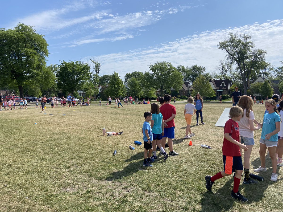 Gina_Larucci's tweet photo. Field Day fun! ☀️ #engageD64 @RooseveltD64 https://t.co/WEzsP0mqSK