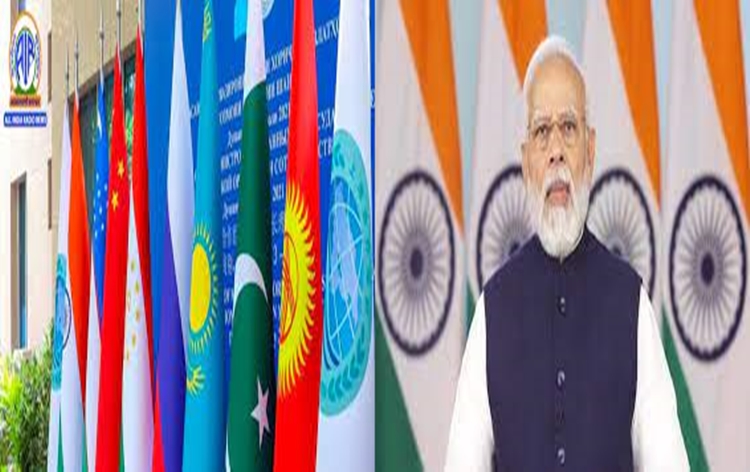 airnewsalerts's tweet photo. Prime Minister @narendramodi will chair the 22nd Summit of the #SCO Council of Heads of State on 4th July. It will be held in the virtual format. India assumed the rotating Chairmanship of SCO at the #SamarkandSummit on 16 September last year.

@PMOIndia 

(FILE PIC) https://t.co/MFQB57V3rq