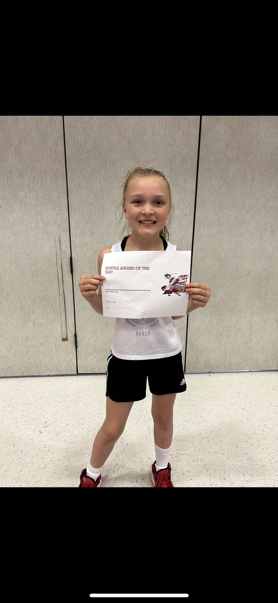 Special Shout-out to these 3 ladies today! 

Hustle Award of the day Liv Dawson 

Teammate of the day Avery Vinson

Camper of the Day was Kylee Prevo