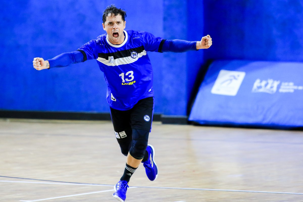 ✅ Vitória importante!

💪🏼 O Pinheiros teve um jogo acirrado na sua estreia pelo Campeonato Sul-Centro Americano de Clubes, contra o Nacional, e garantiu a vitória por 31 a 29.

➡️ Leia a matéria: ecp.org.br/pinheiros-estr…

#GoPinheiros 🔵⚫️

📸 Carol Coelho / ECP