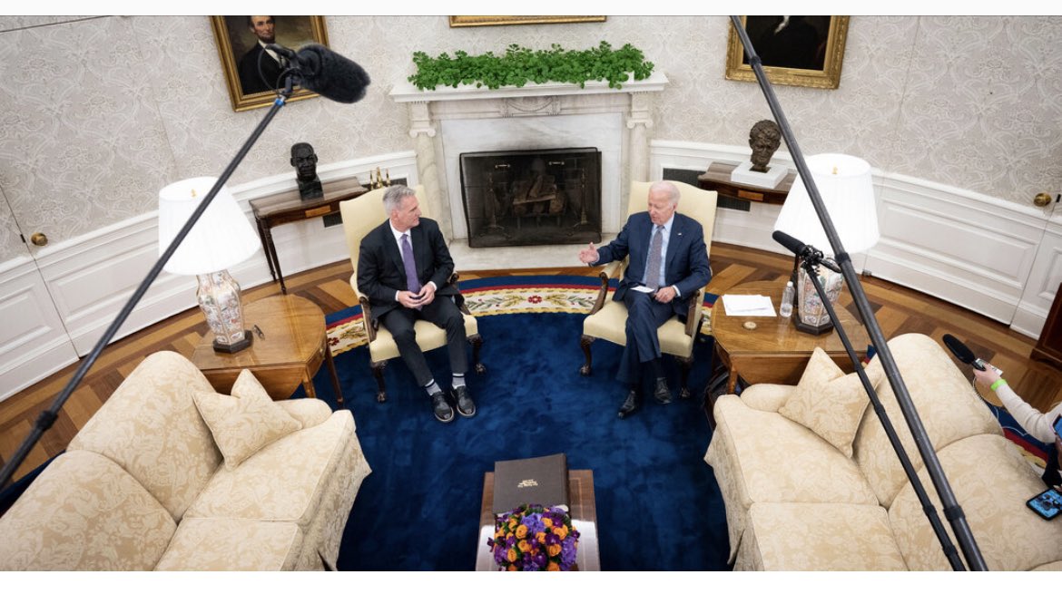 Look at the shoes that @SpeakerMcCarthy wore to that very important meeting about the debt ceiling package with the president! 😱 somebody get The Speaker some new shoes!! #DebtCeiling #DebtCeilingAgreement #CentralCasting #YoureWatchingAMovie # 🎥🍿🎞️ 🎭